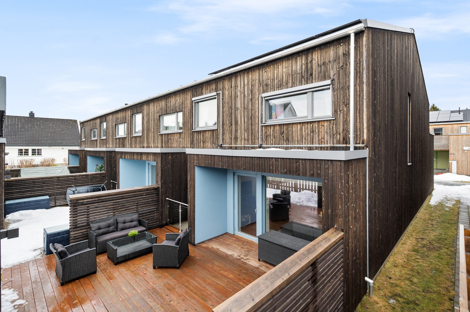 Boligen har en attraktiv beliggenhet i et nyere boligfelt på Tonstad. Galleribilde