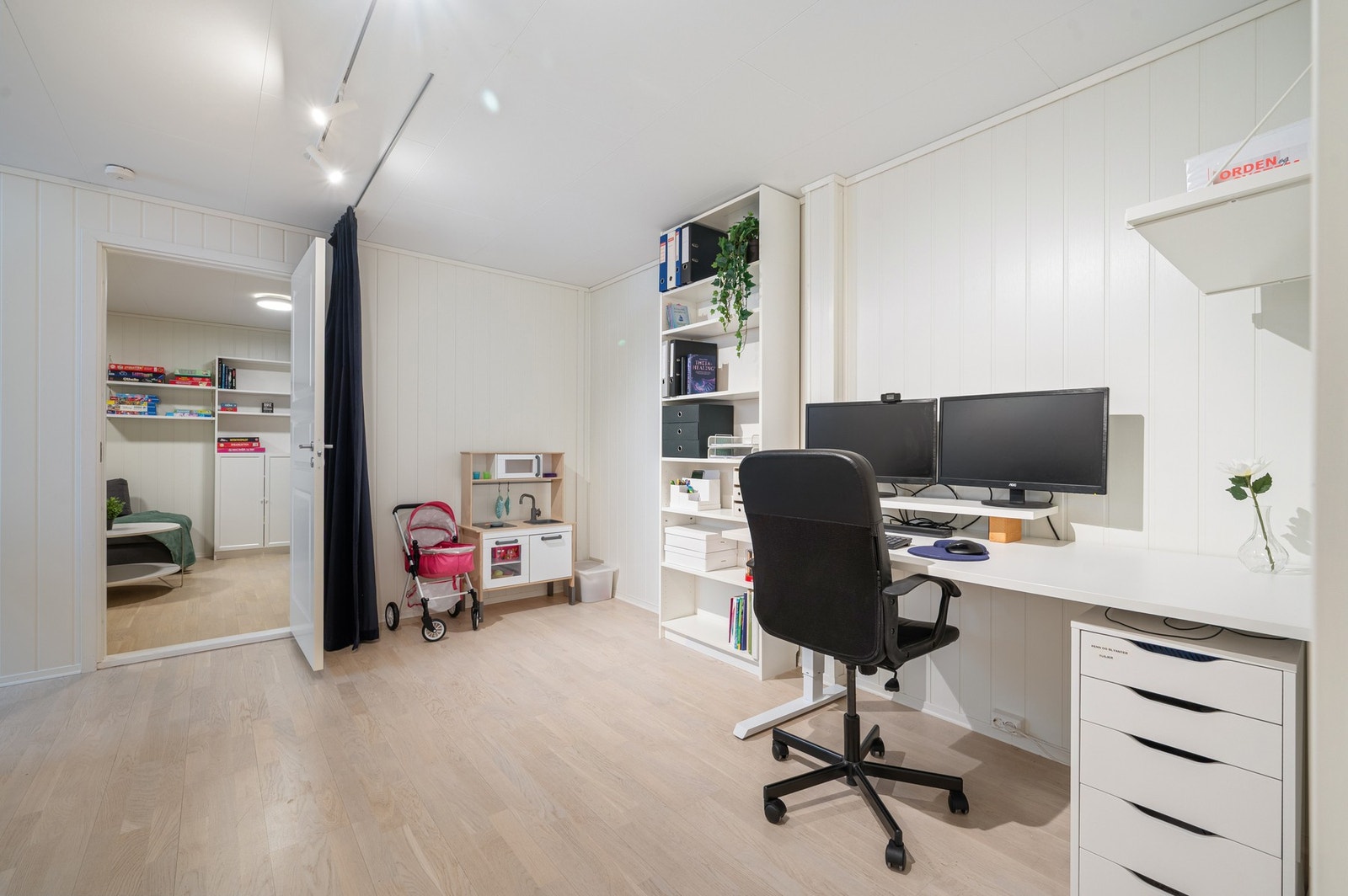 Boligen har utrolig god planløsning med store oppholdsrom. Galleribilde