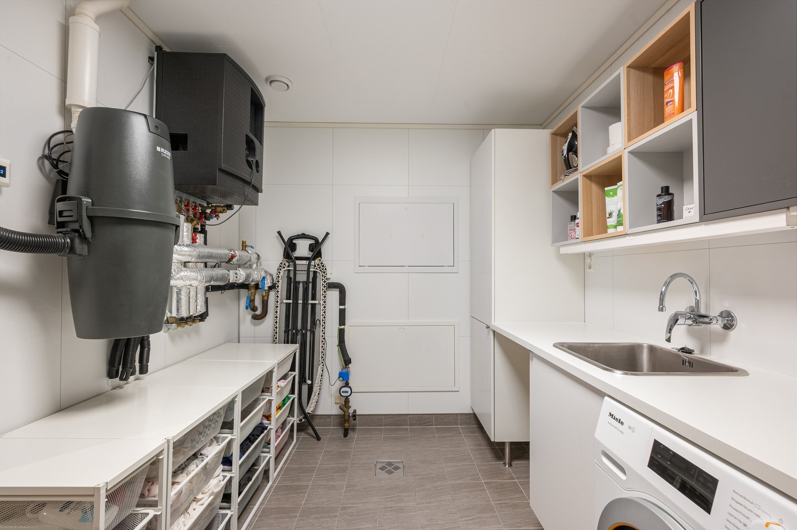 Vaskerommet er også et fullverdig bad med dusj og toalett. Galleribilde