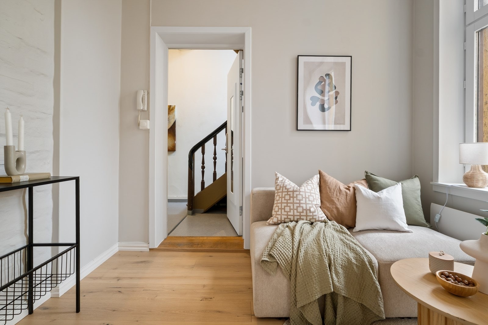 Hybel (Ikke godkjent til varig opphold) er på 12 kvm og inneholder: Stue, kjøkken og bad Galleribilde