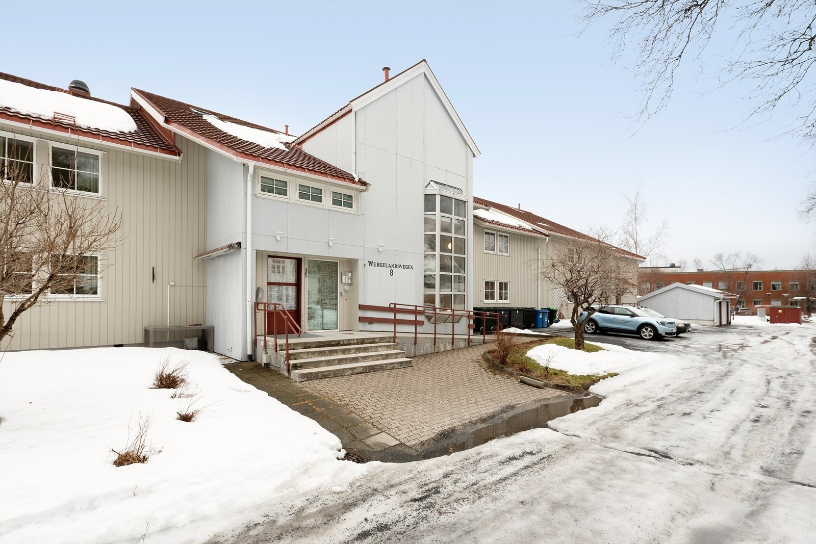 Hyggelig inngangsparti. Borettslaget har tilrettelagte leiligheter og spesielle vilkår gjelder. Vefsn kommune har tildelingsrett. Foto: Maren Forsbakk Galleribilde