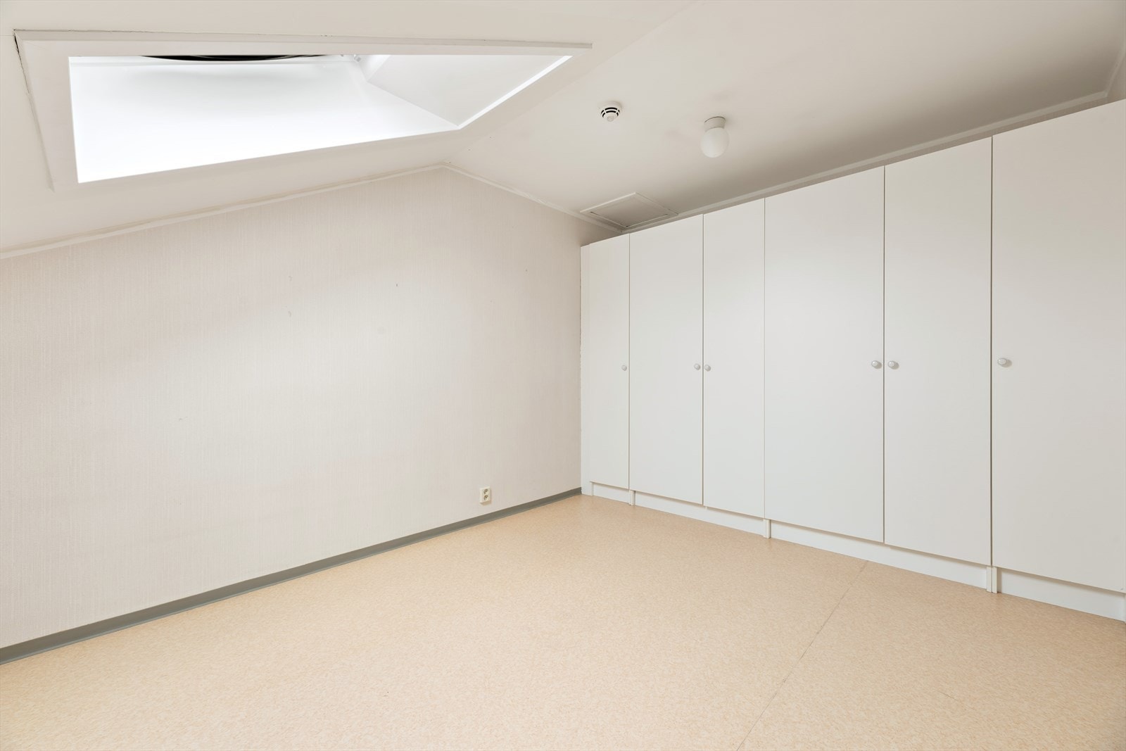 Soverommet har rikelig med skapplass. Galleribilde