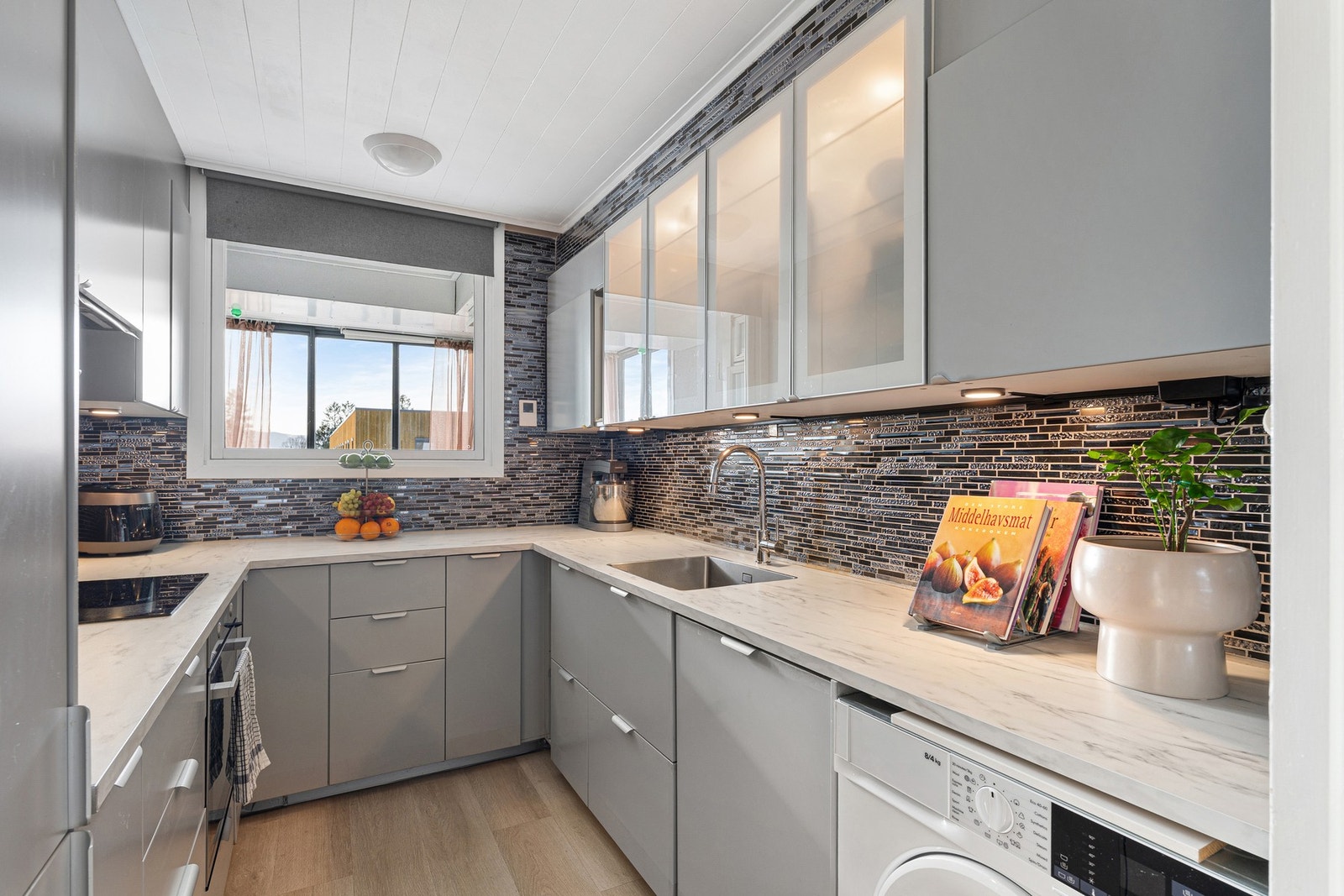 Kjøkkenet er fra 2023 og ble vurdert til TG1 av takstmann. Galleribilde