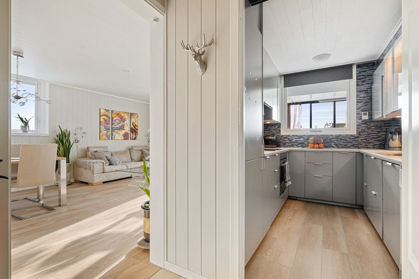 Kollektiv avtale med Telenor er etablert i borettslaget, og inngår i de månedlige felleskostnadene. Galleribilde