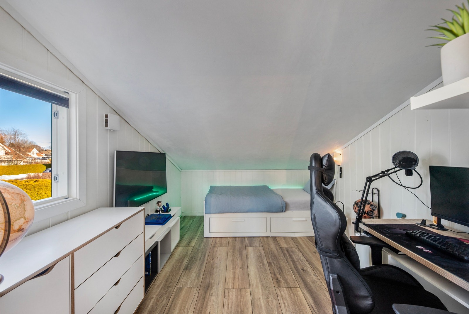 Rommet brukes til ungdomsrom, men er ikke godkjent til varig opphold (byggemeldt som bod) Galleribilde