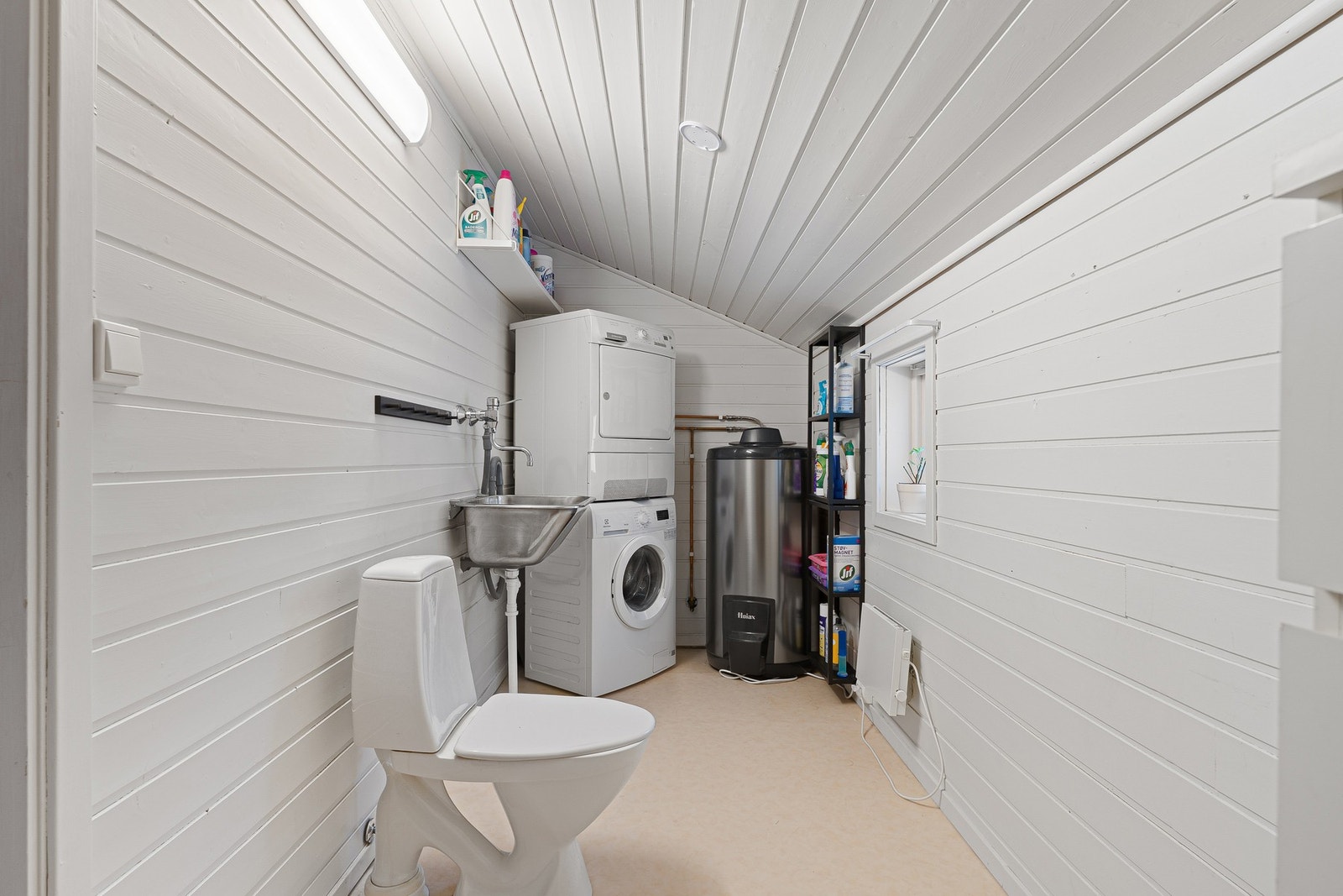 Vaskerom med toalett Galleribilde