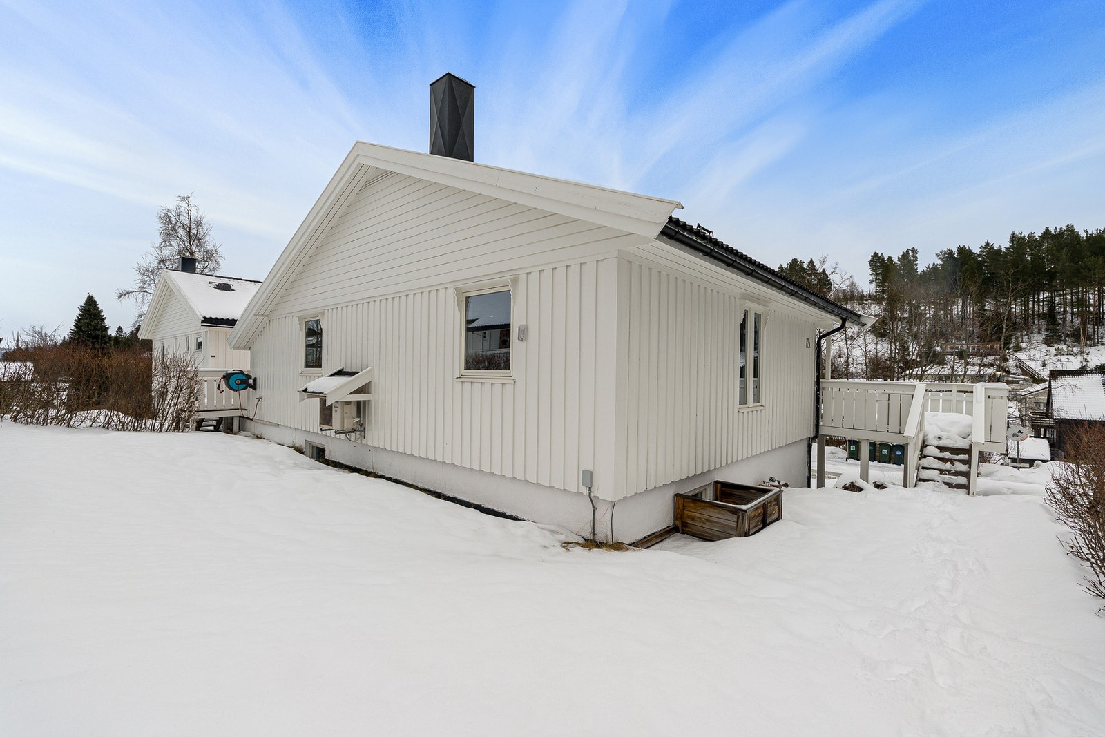 På baksiden har man en fin plen flere muligheter Galleribilde