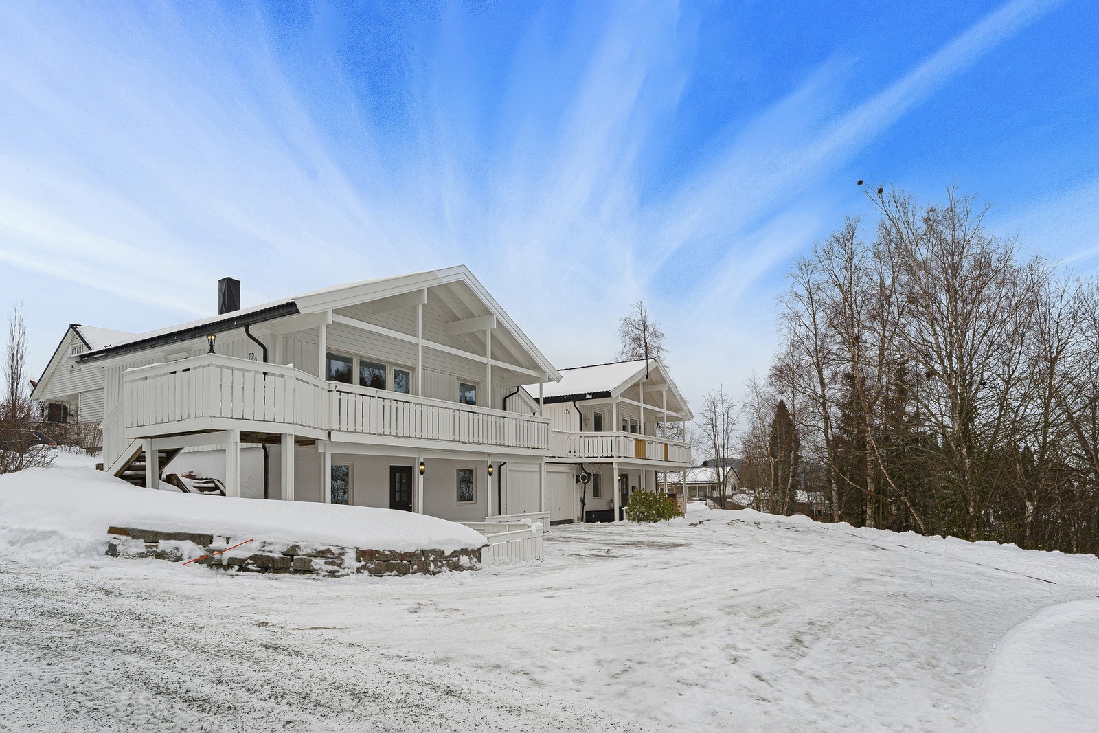 Drengvegen 12a ligger i enden av Drengvegen hvor det er gjennomkjøring forbudt. Galleribilde