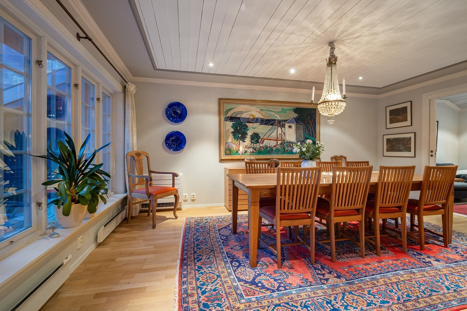 Kveldsstemning i spisestue. Galleribilde