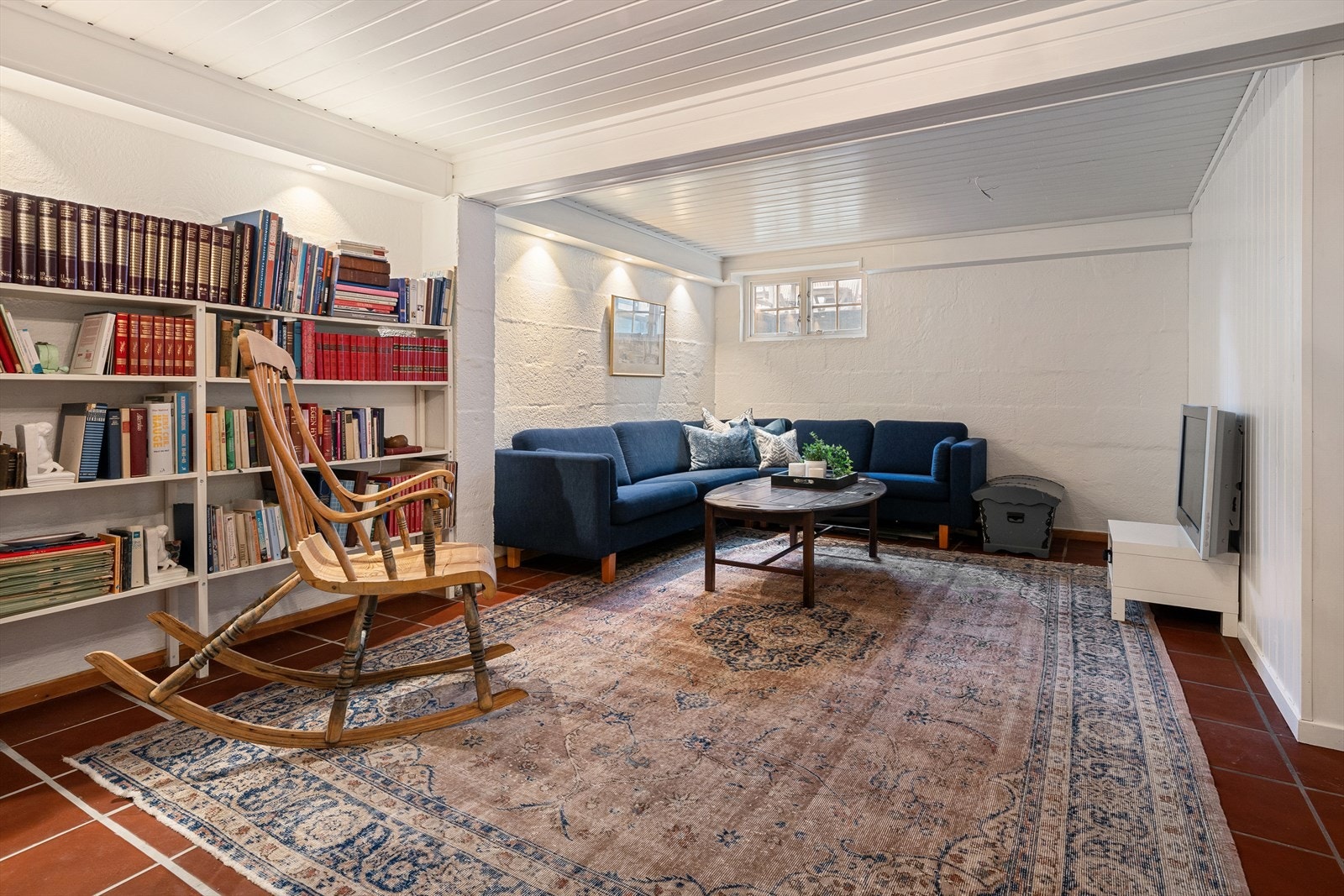 Stor kjellerstue med mange innredningsmuligheter. Galleribilde