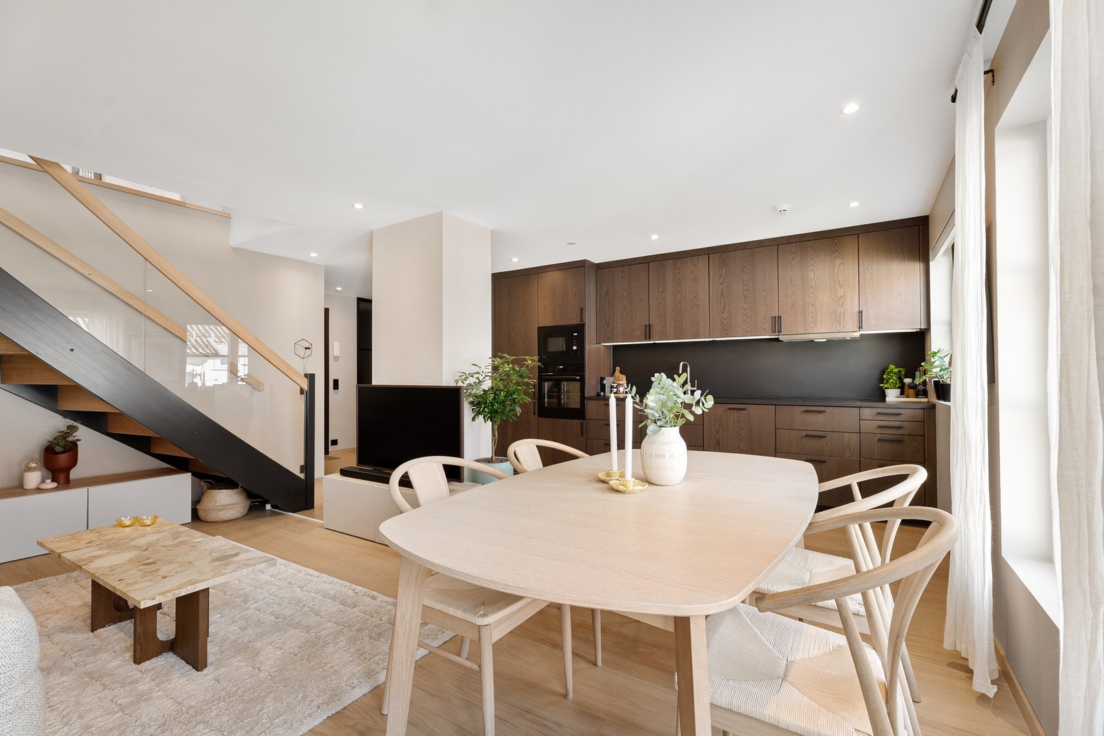 I 2022 ble leiligheten total oppusset og har flotte material- og fargevalg. Galleribilde