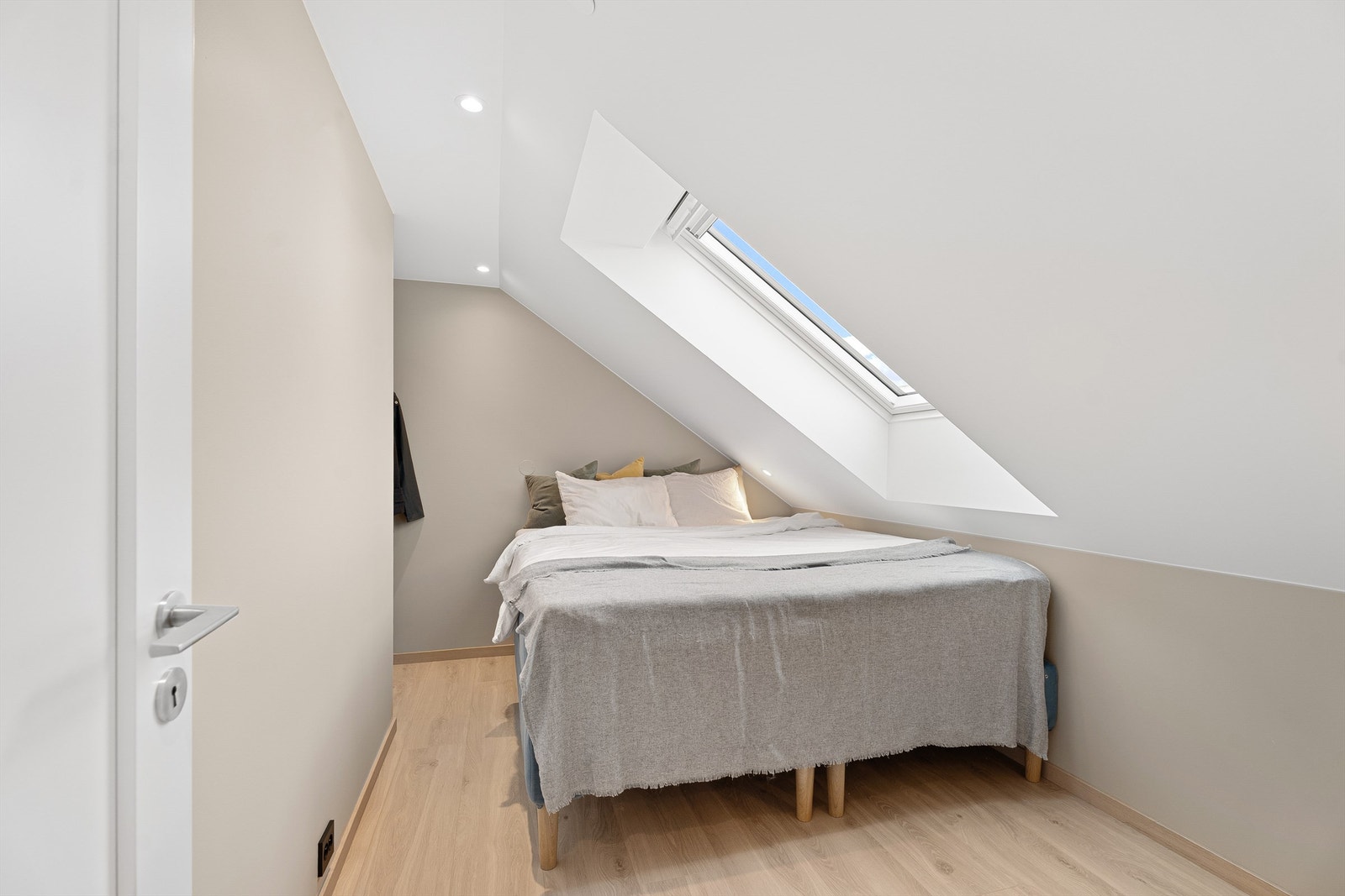 Soverom nr.2 har plass til dobbeltseng. Galleribilde