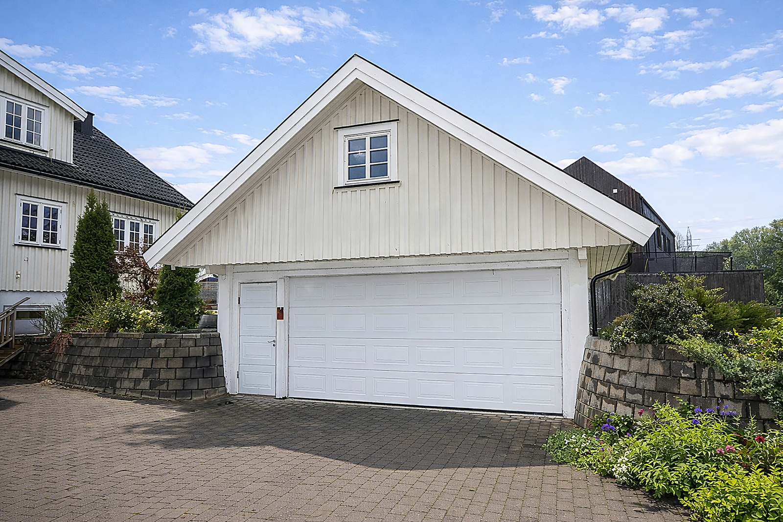 Garasje med uinnredet loft - bygget i 2011 Galleribilde