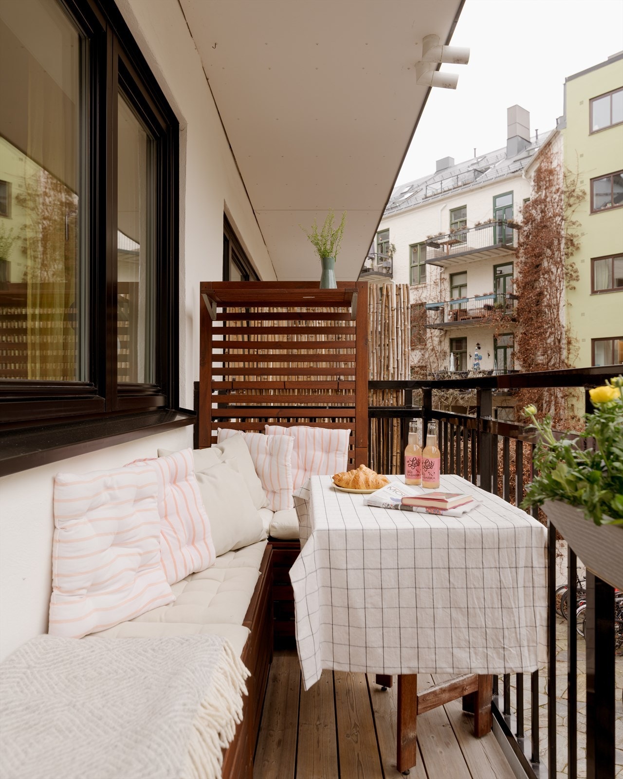 Hyggelig balkong på ca 4 kvm som ble oppført i 2018 i regi av aksjelaget. Galleribilde