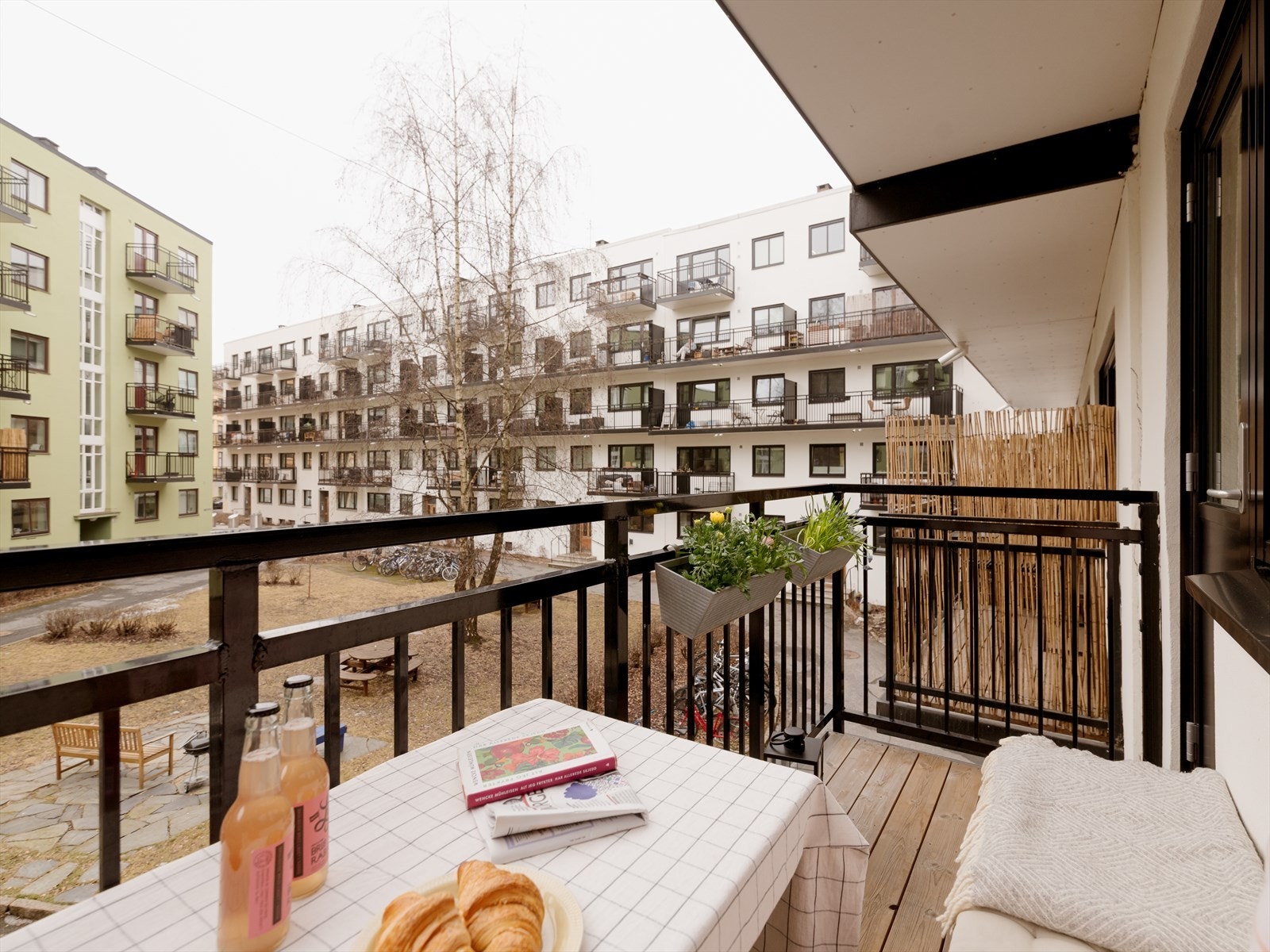 Her har du plass til både stoler og bord. Galleribilde