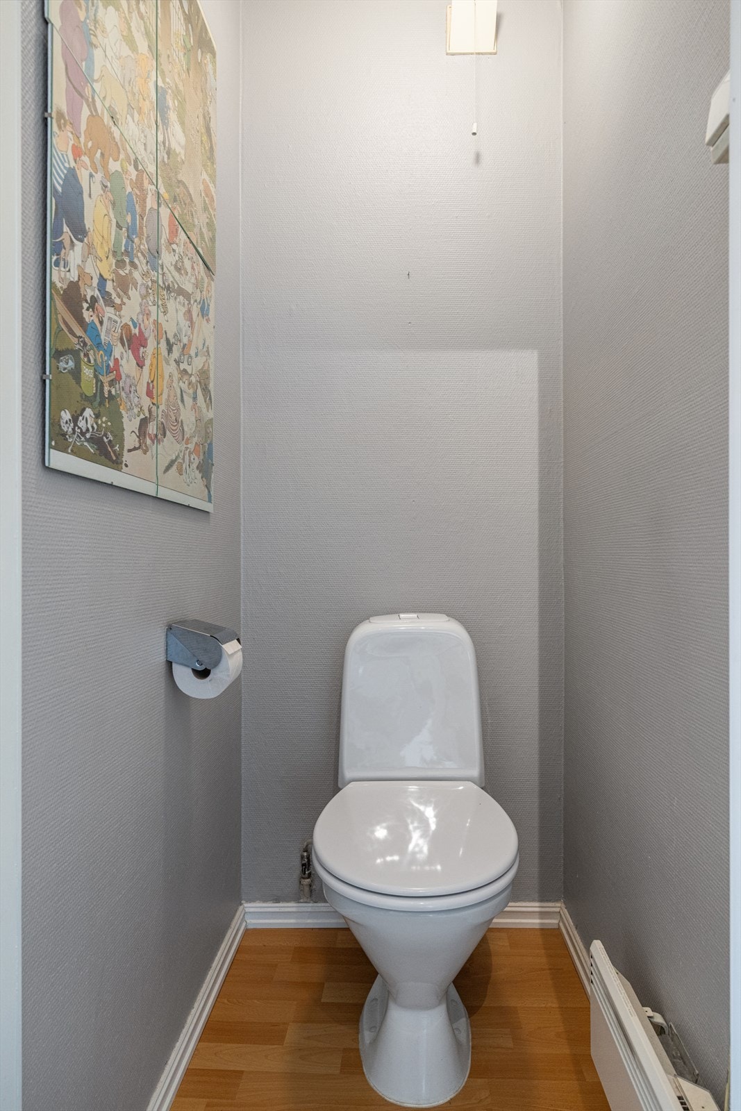 Leiligheten har et praktisk, separat toalettrom. Galleribilde