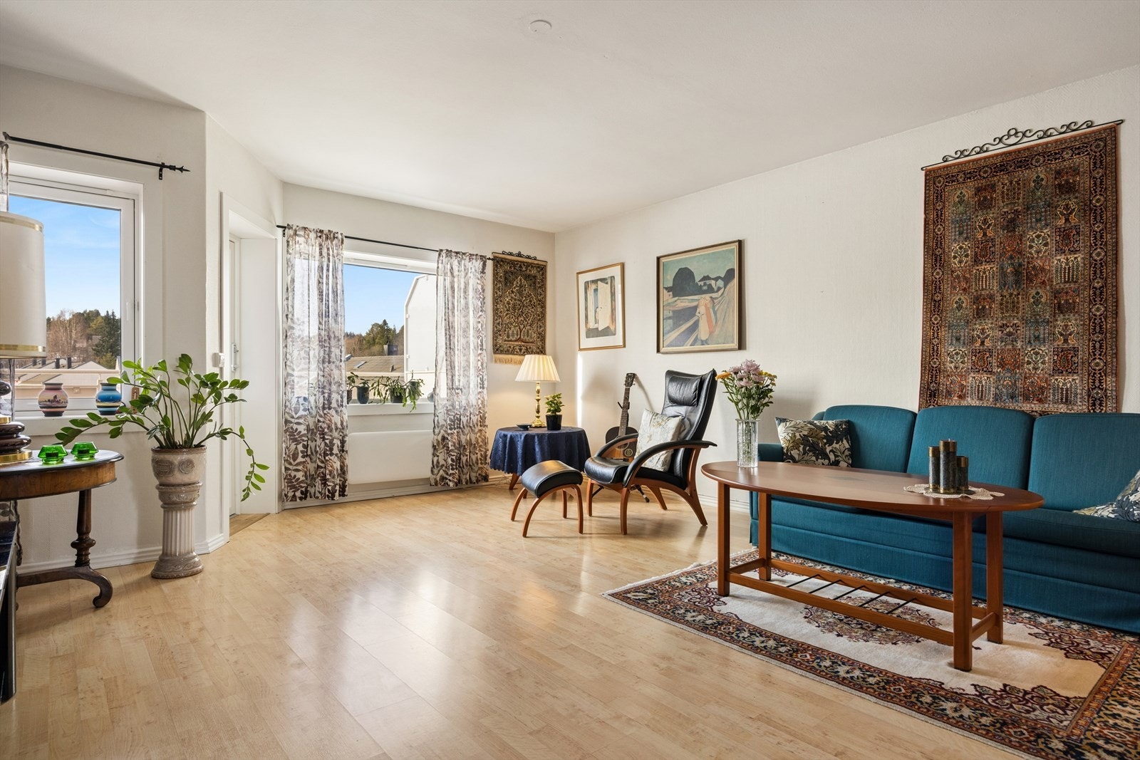 Velkommen til Gamle Oslovei 26 en lys og tiltalende 4-roms toppleilighet i attraktive Sverresborg Borettslag! Galleribilde