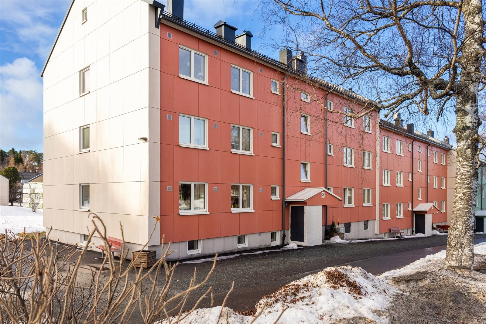 Leiligheten har en svært attraktiv beliggenhet på Sverresborg. Området er omkranset av flott natur, men ligger likevel tett innpå byen med god tilgang til det meste du trenger i hverdagen. Galleribilde