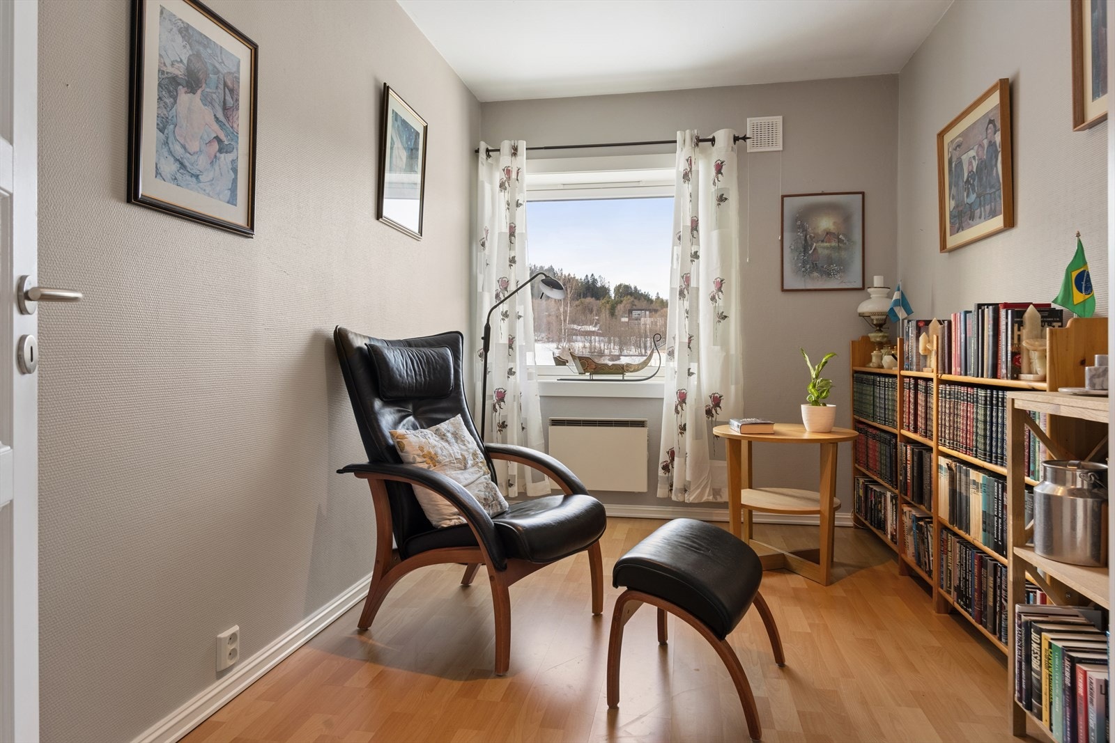 Soverom nr 3 er i dag innredet som en lesestue. Galleribilde