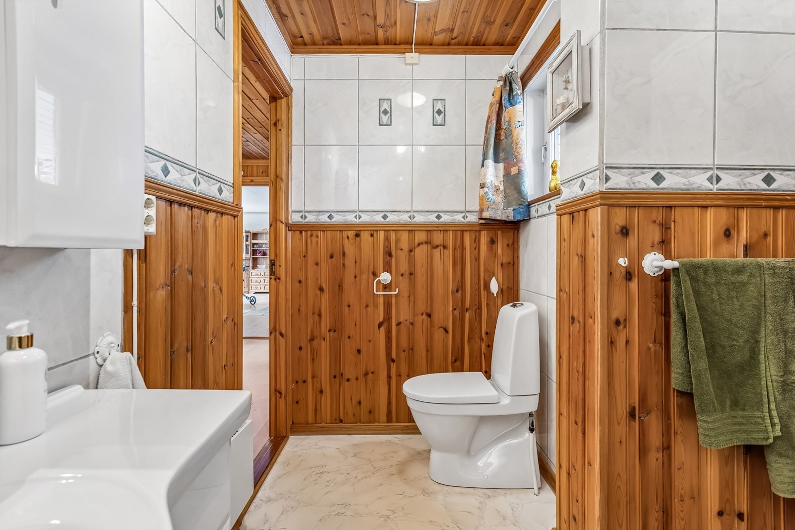 Rommet er en sammenslåing av det opprinnelige badet og WC-rommet Galleribilde