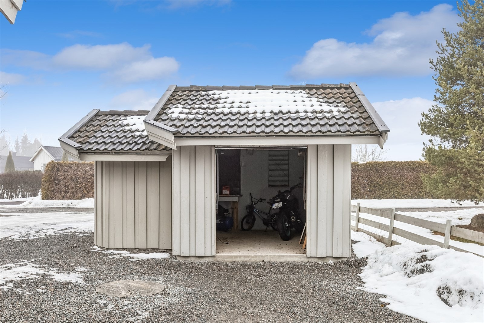 I tillegg finnes en utvendig bod på 14 m², perfekt for gressklipper eller motorsykkel. Galleribilde