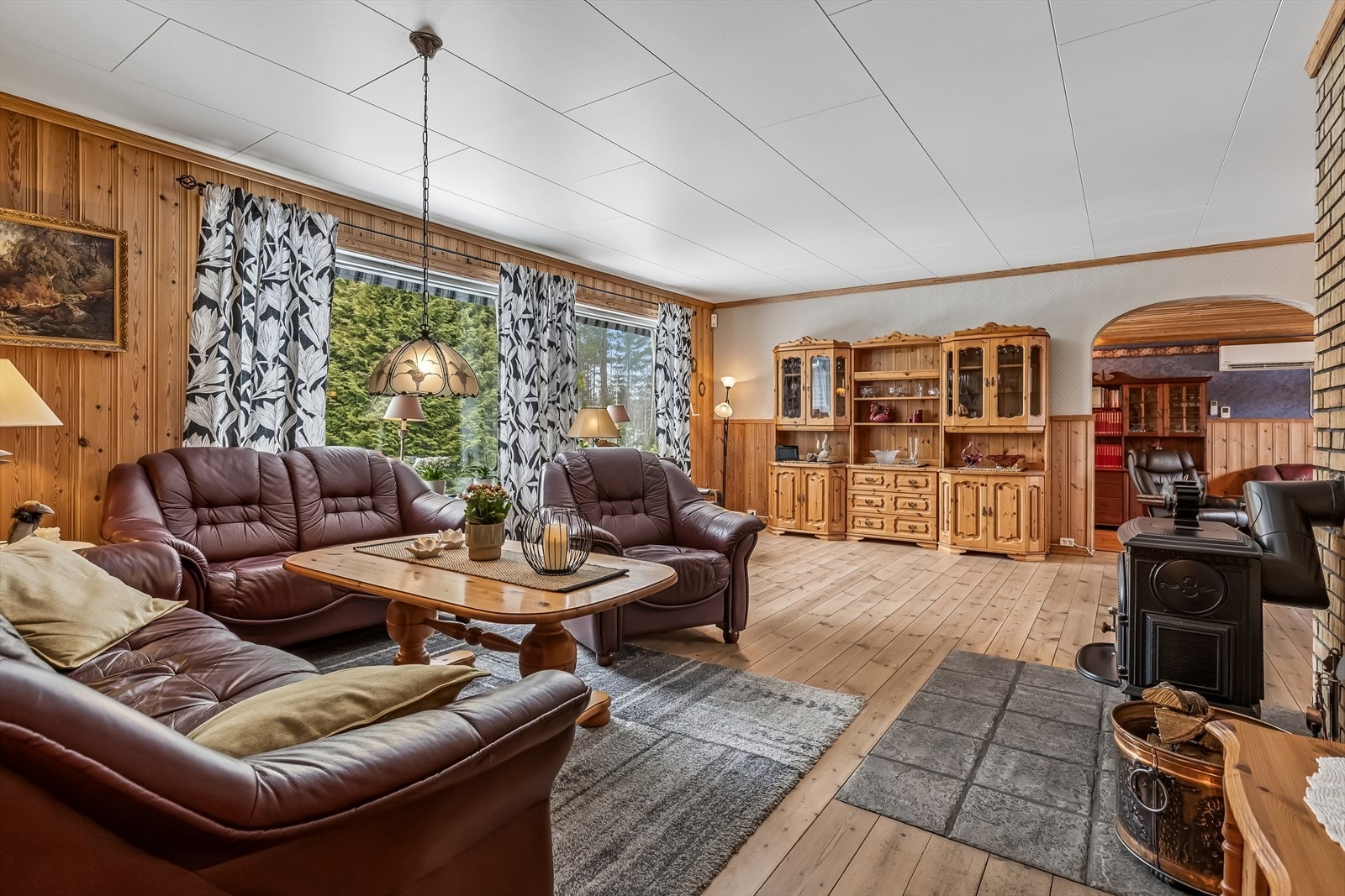 Romslig stue med gode møbleringsmuligheter. Galleribilde