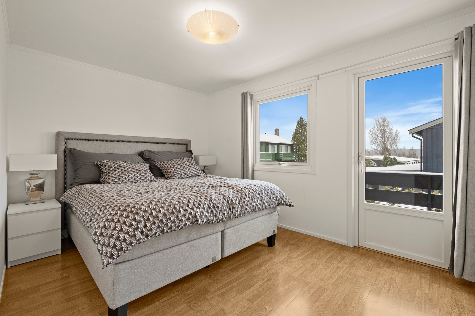 Boligen har 4 soverom alle samlet i andre etasje Galleribilde