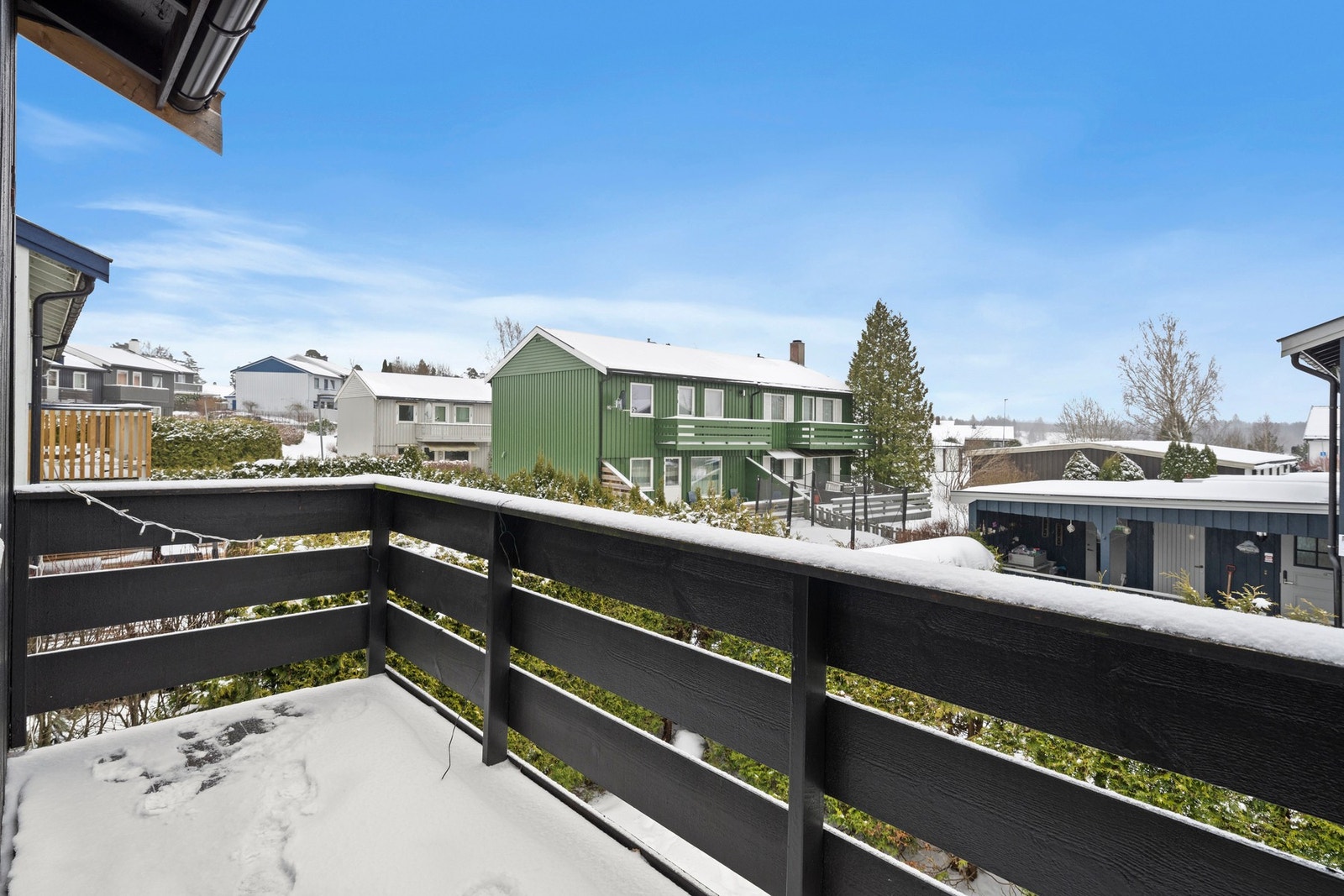 Fra hovedsoverommet er det utgang til balkong. Galleribilde