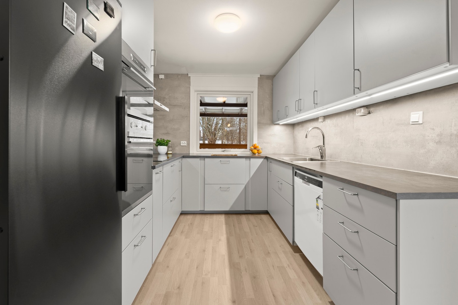 Kjøkkenet er fra Ikea og er fra 2024. Galleribilde