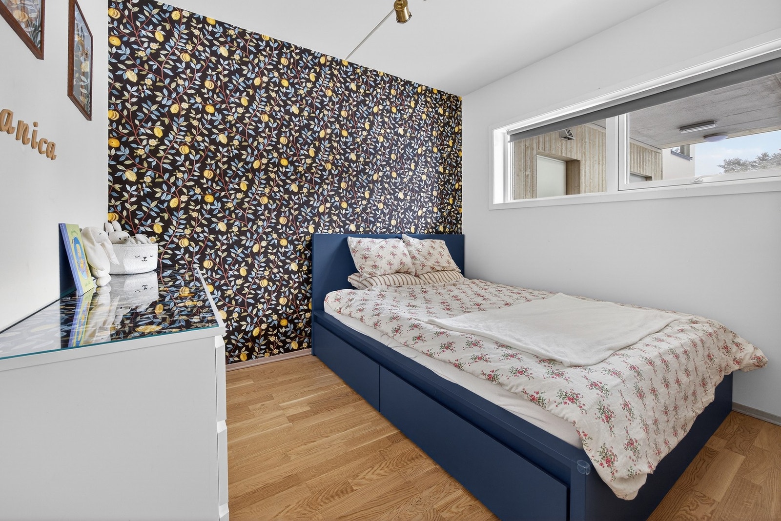 Leiligheten har et meget tiltalende soverom av samme gode kvalitet og standard som resten av boligen. Galleribilde