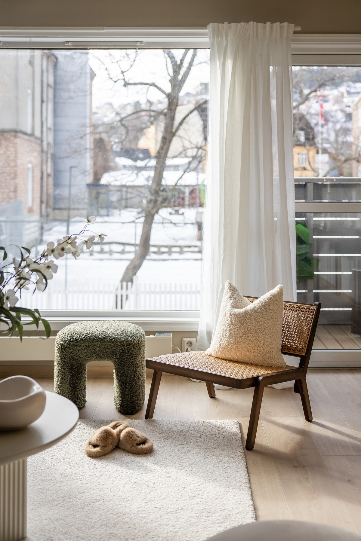 Nye gulv er nettopp lagt i stue, kjøkken og begge soverom. Galleribilde