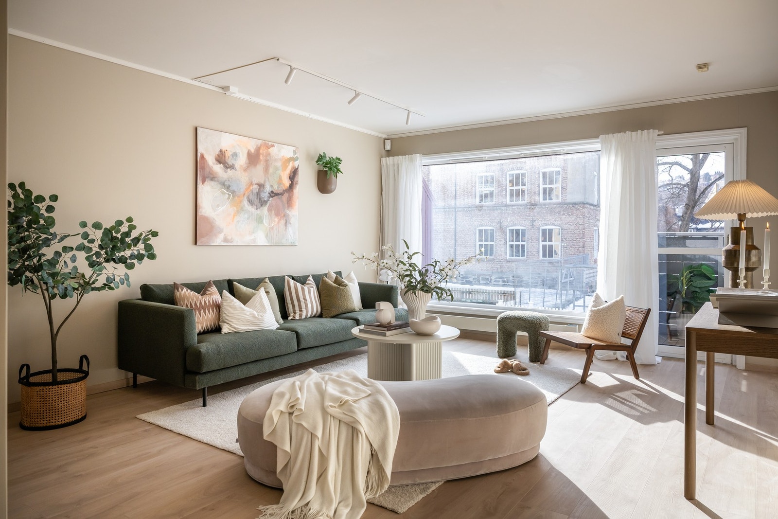 Velkommen til en lys og lekker 3-roms med glimrende beliggenhet sentralt i Trondheim. Galleribilde