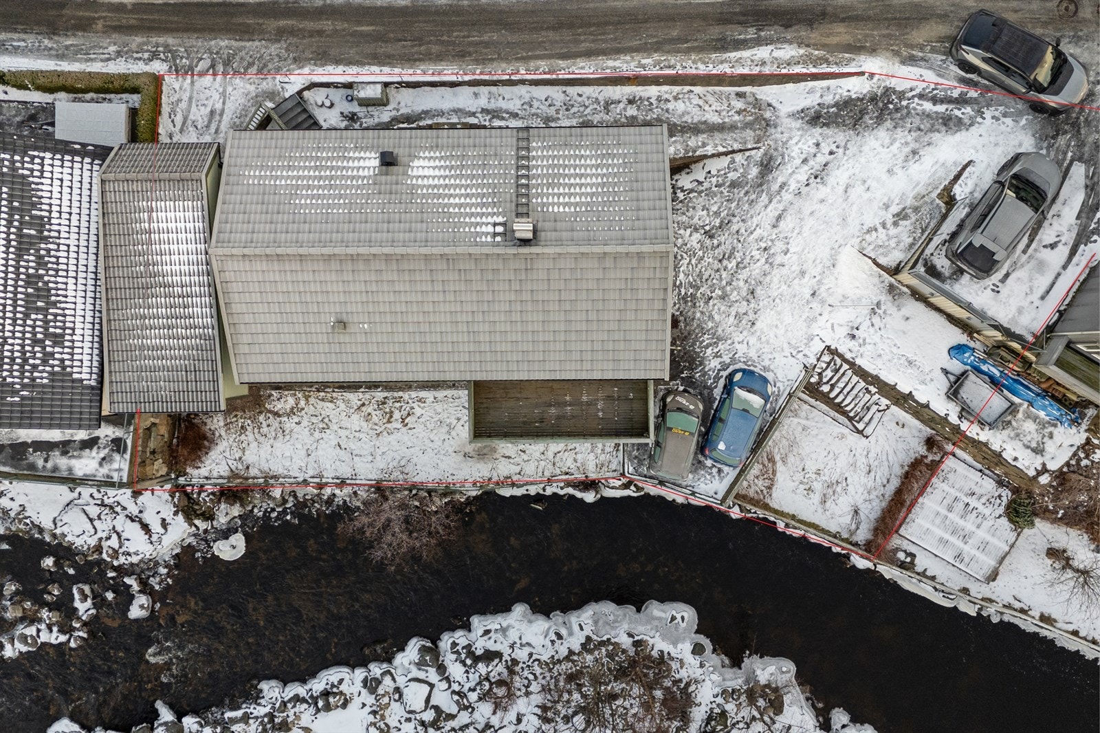 Bilde er ment å gi en ca. beskrivelse av grenser. Se matrikkelkert og beskrivelse av tomt for mer nøyaktig og korrekt informasjon Galleribilde