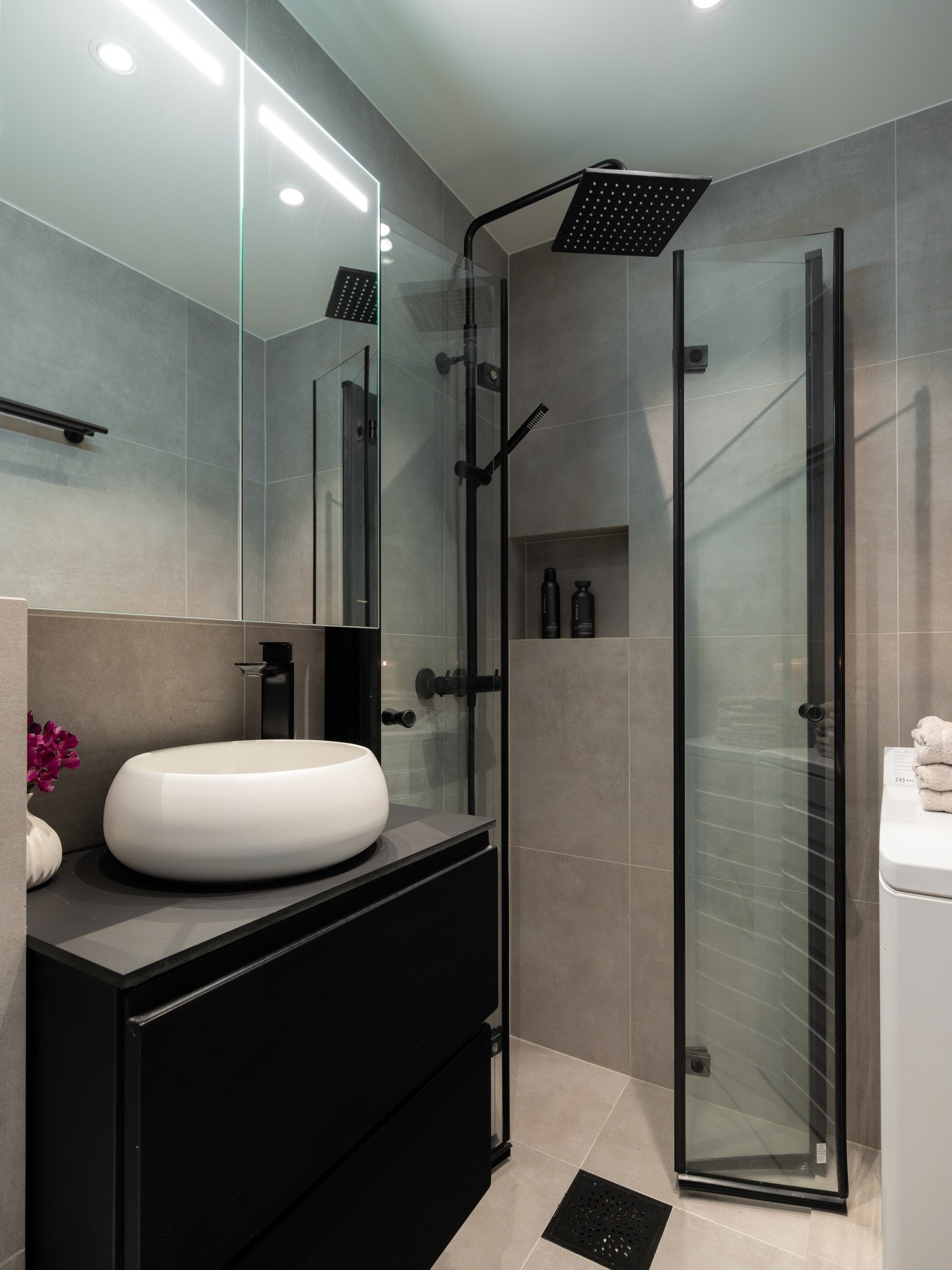 Delikat flislagt bad som ble totalrenovert i 2023. Galleribilde