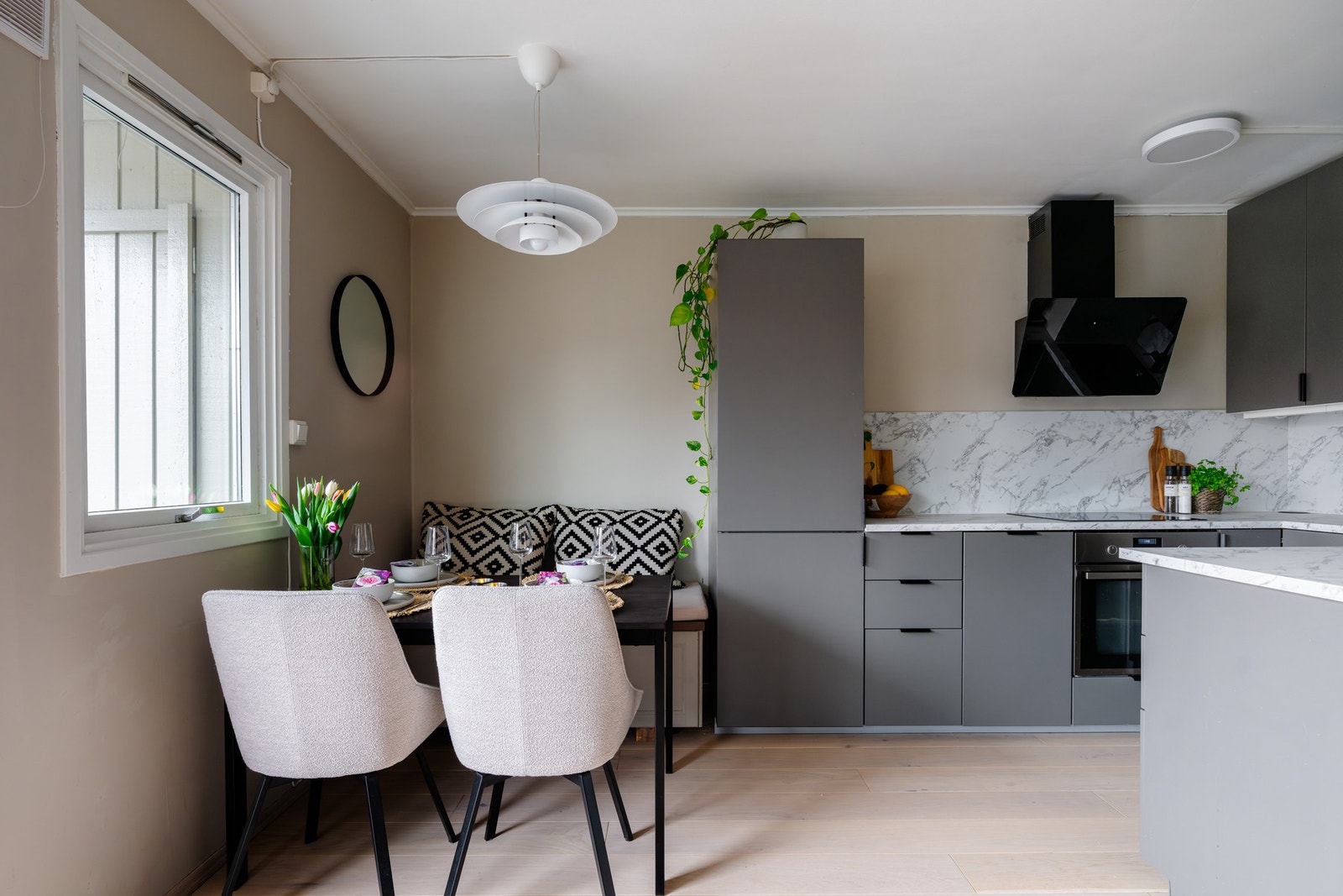 Her kan middagen lages med godt selskap. Galleribilde