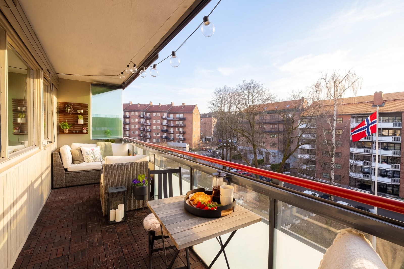 Dette er en attraktiv og moderne 2-roms leilighet med fin og luftig beliggenhet i byggets 4.etasje. Galleribilde