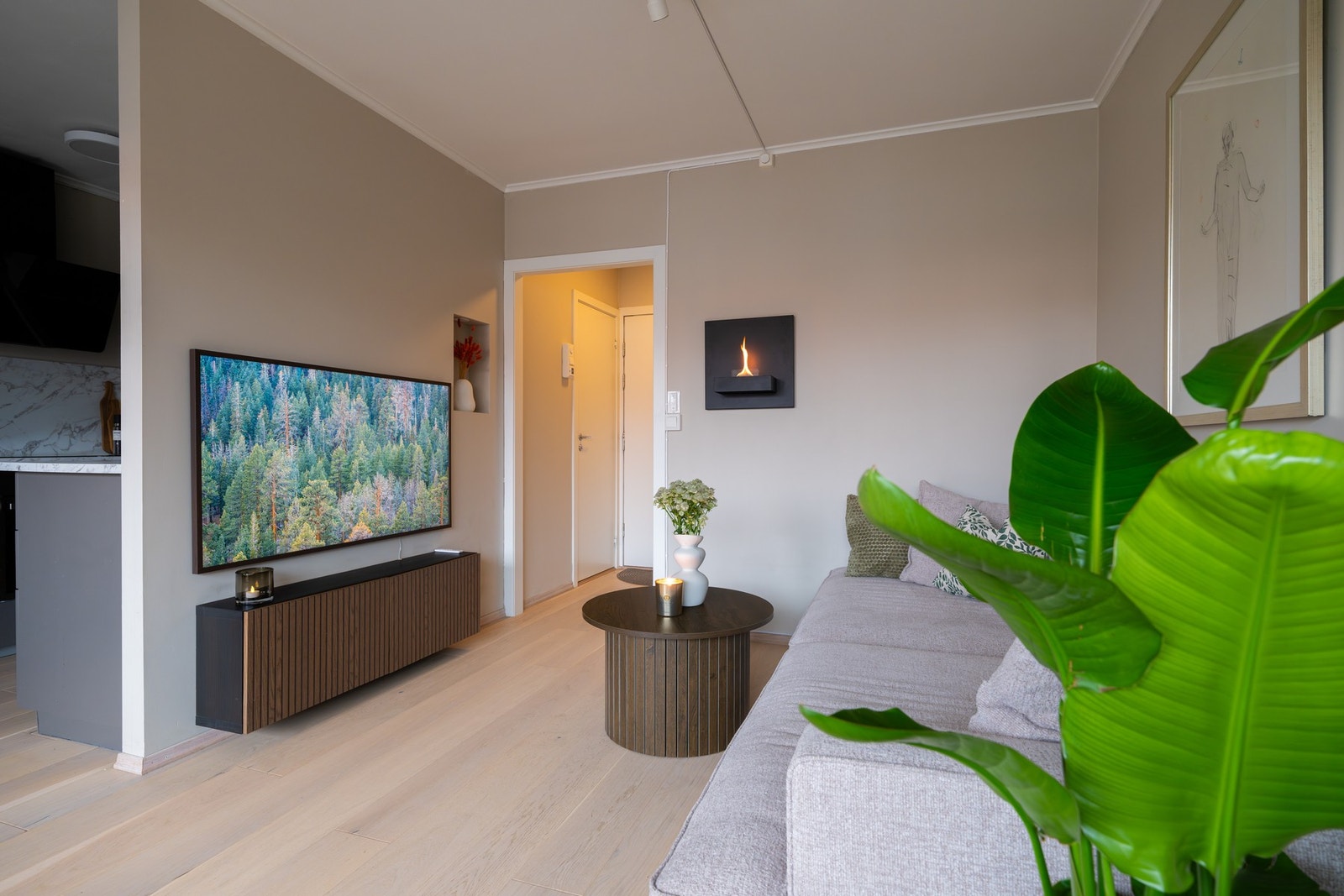 Her har du plass til sofa, TV og mediemøblement, samt annet ønskelig møblement. Galleribilde