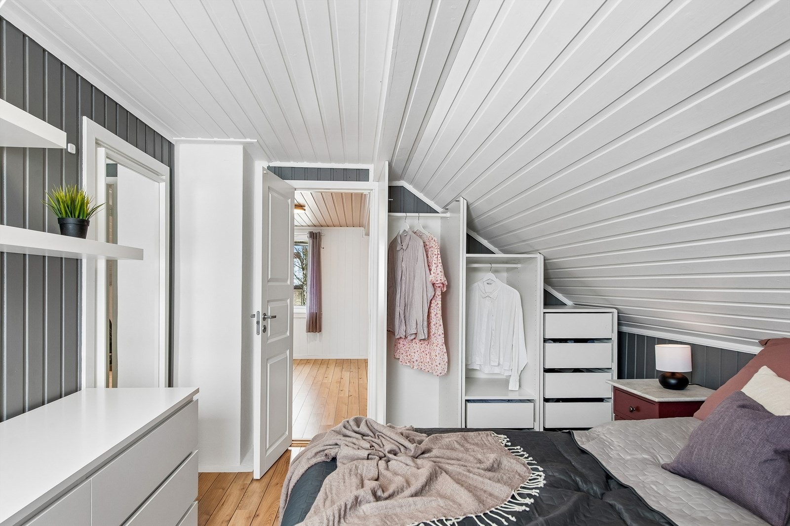 Her er det smarte løsninger for oppbevaring under skråtaket. Galleribilde