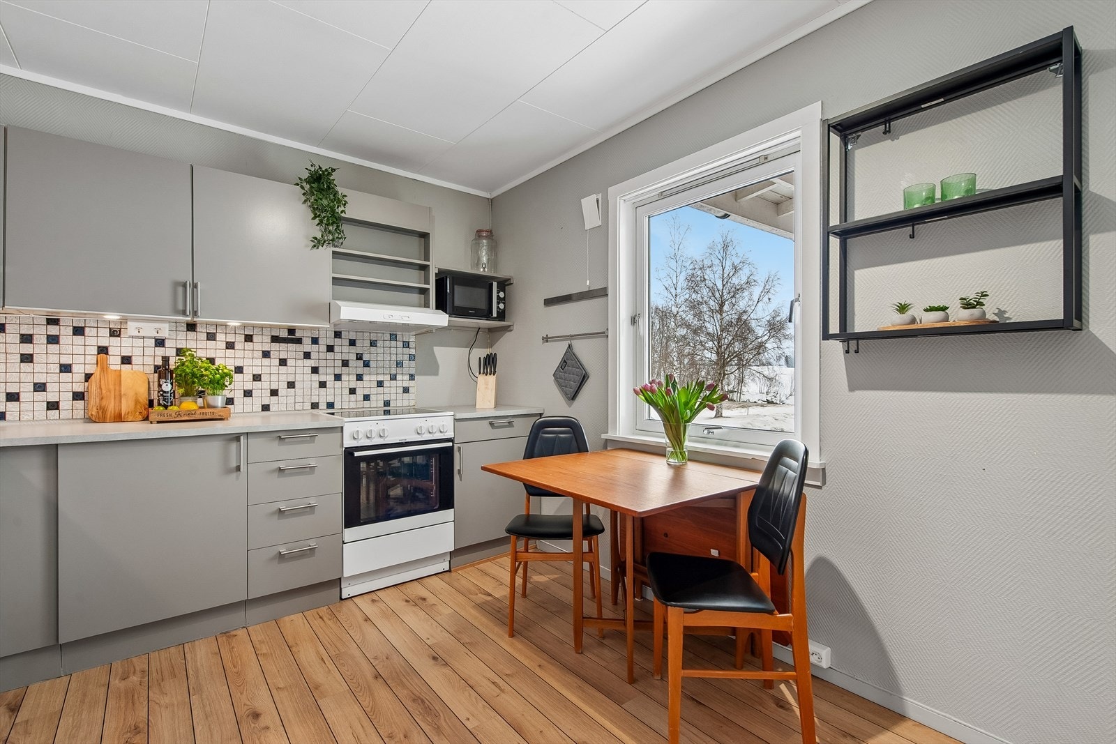 En kjøkkenventilator med avtrekk ut gjennom yttervegg sørger for god utlufting. Galleribilde