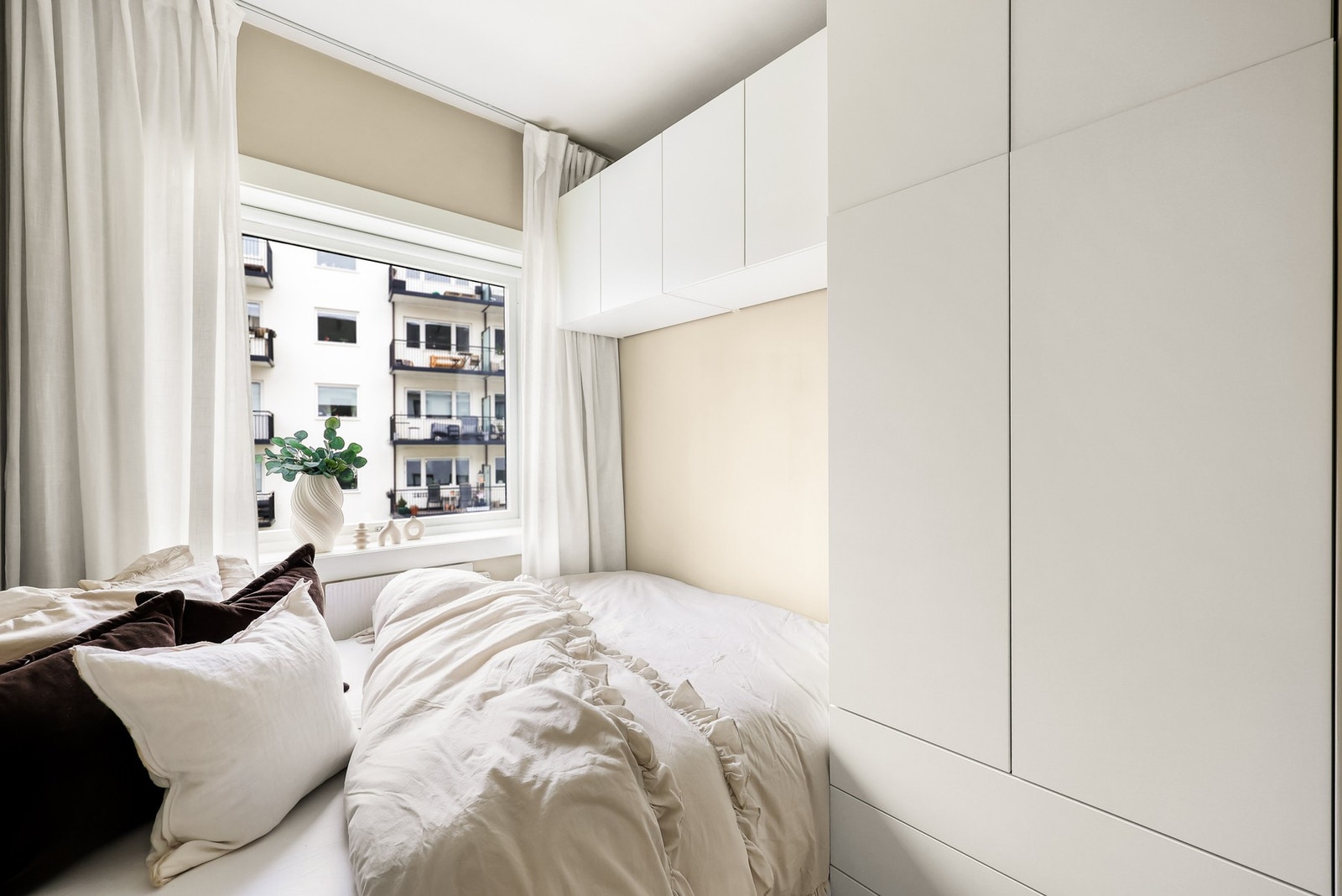 Rommet er fleksibelt og kan enkelt benyttes som barnerom, gjesterom eller hjemmekontor etter behov. Galleribilde