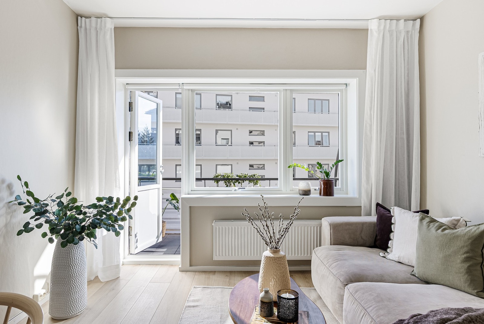 Fra stuen er det utgang til en sydøstvendt balkong. Galleribilde