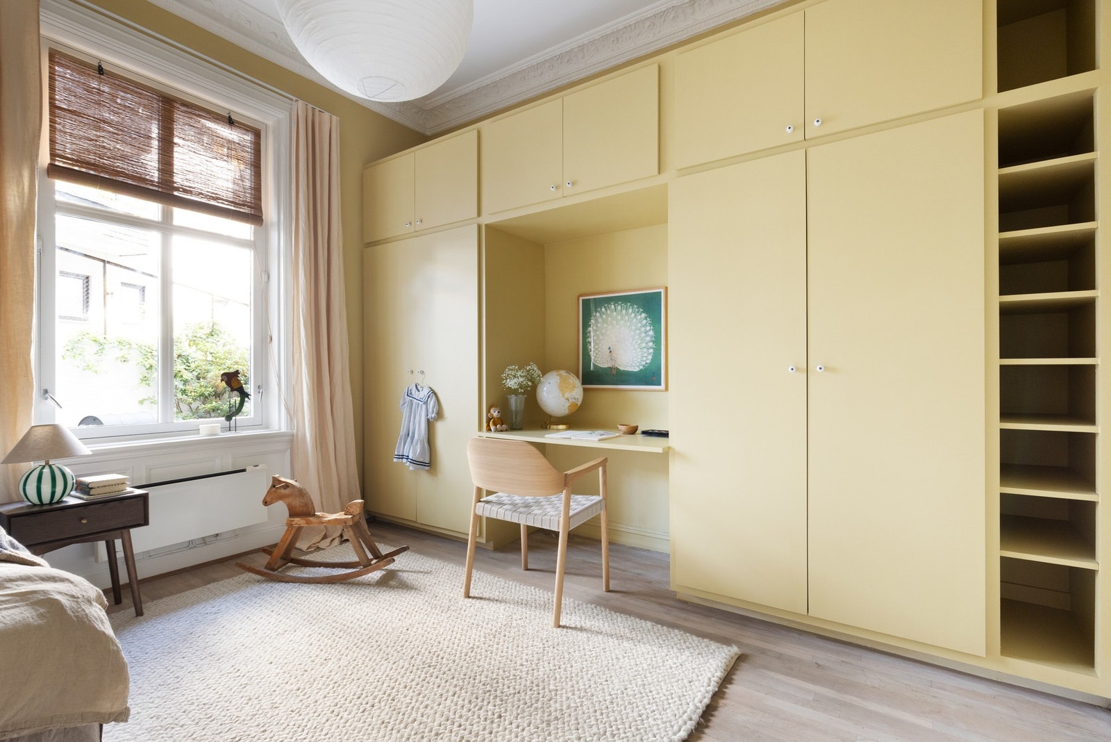 - Rommet er også av god størrelse og byr på godt med oppbevaring - Galleribilde