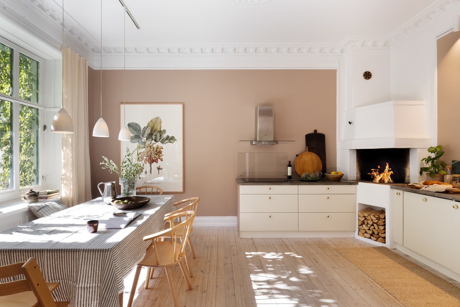 - Kjøkkenet er romslig og ligger separat fra stuen - Galleribilde