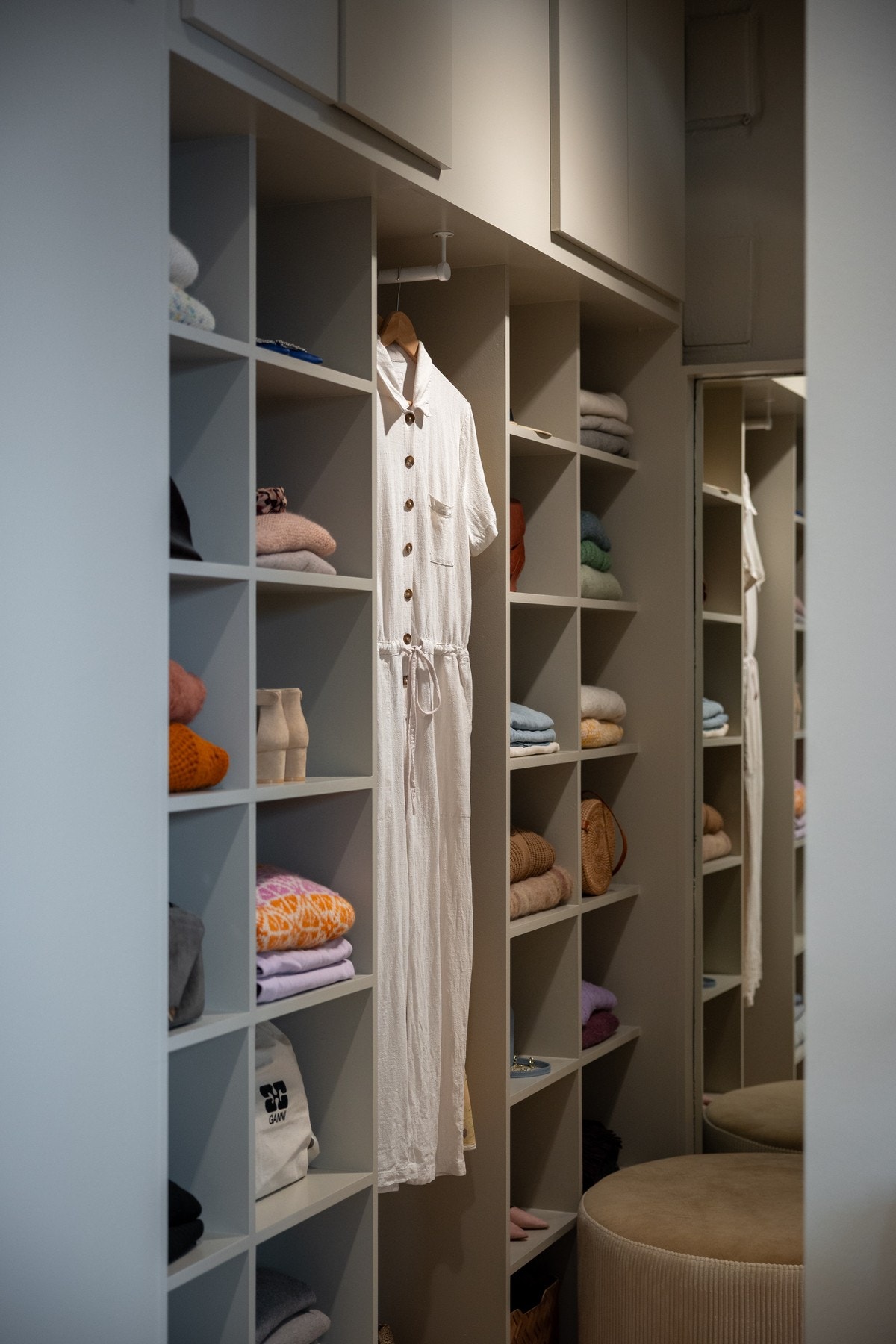 - Walk-in-closet er ekstra smart løst for maksimal utnyttelse av både rommet og oppbevaringsmulighetene - Galleribilde