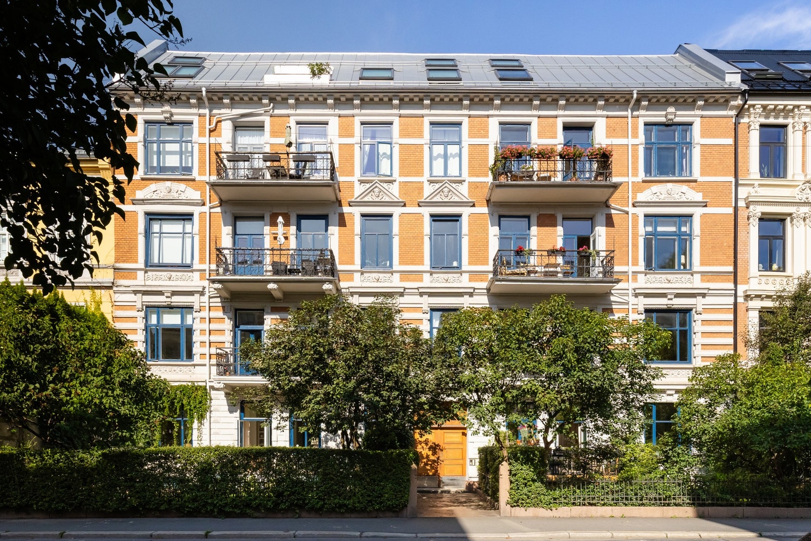 - Denne vakre bygården fra 1895 er tegnet av arkitekt Carl Michalsen, og representerer noe av det ypperste av Oslos arkitektoniske arv i nyrenessansestil - Galleribilde