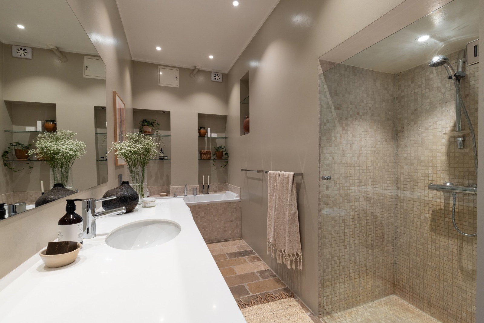 - Dusjhjørne med glassdører - Galleribilde