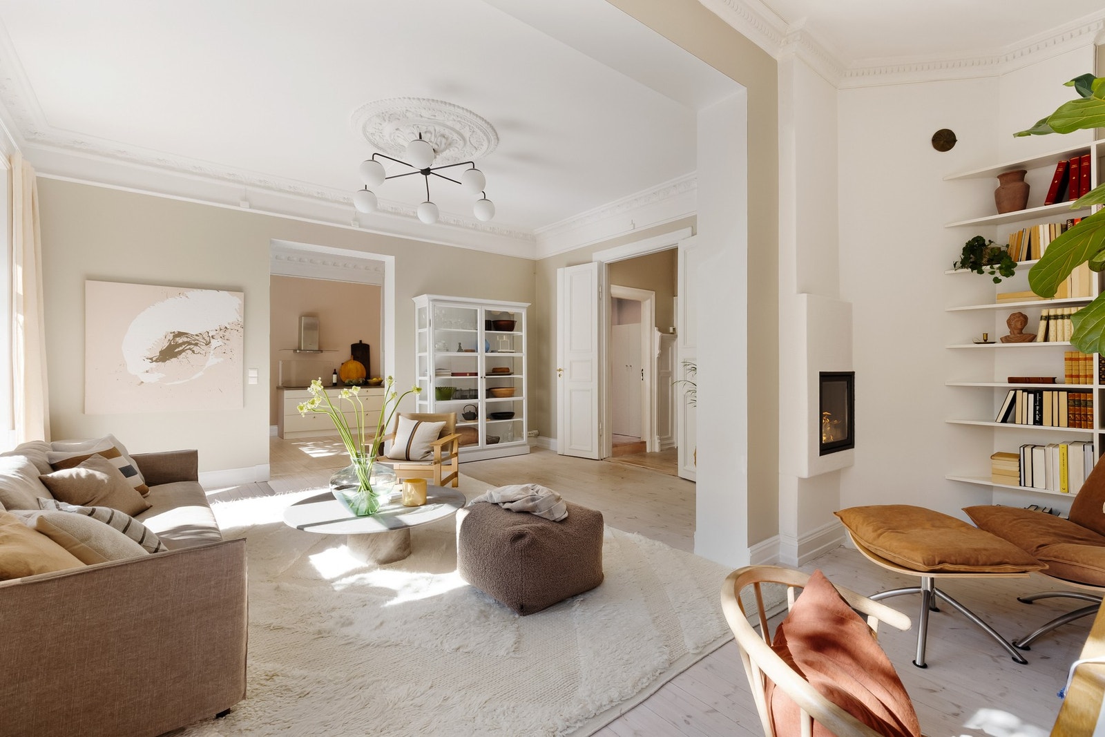 - Planløsningen oppleves romslig og er gjennomgående - Galleribilde