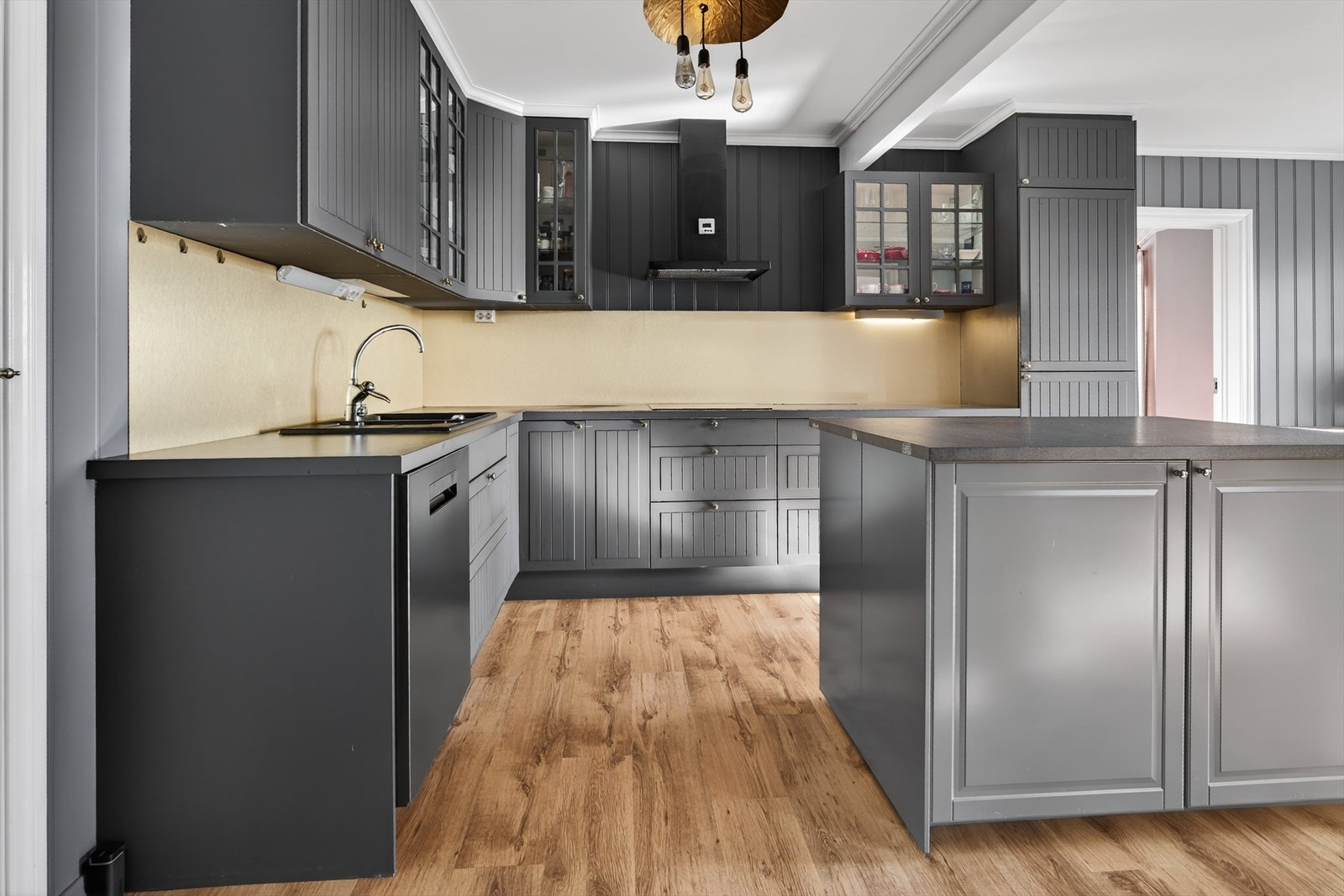 God skap- og benkeplass! Galleribilde