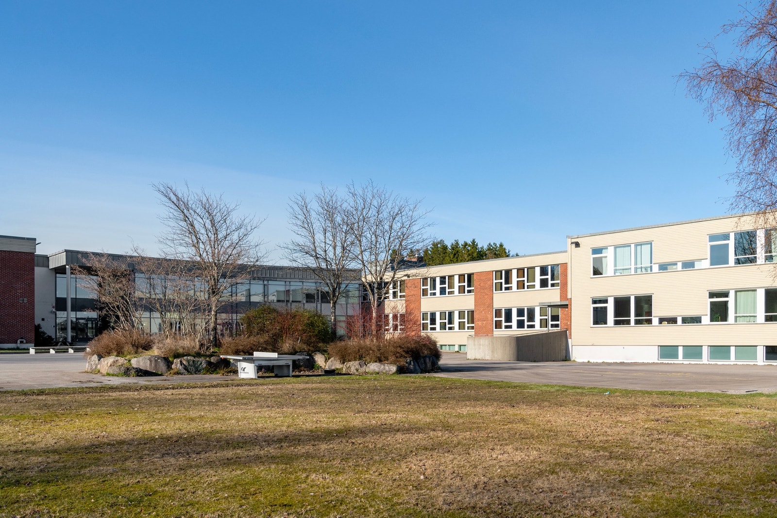 Breidablikk ungdomsskole er bare noen kilometer unna Galleribilde