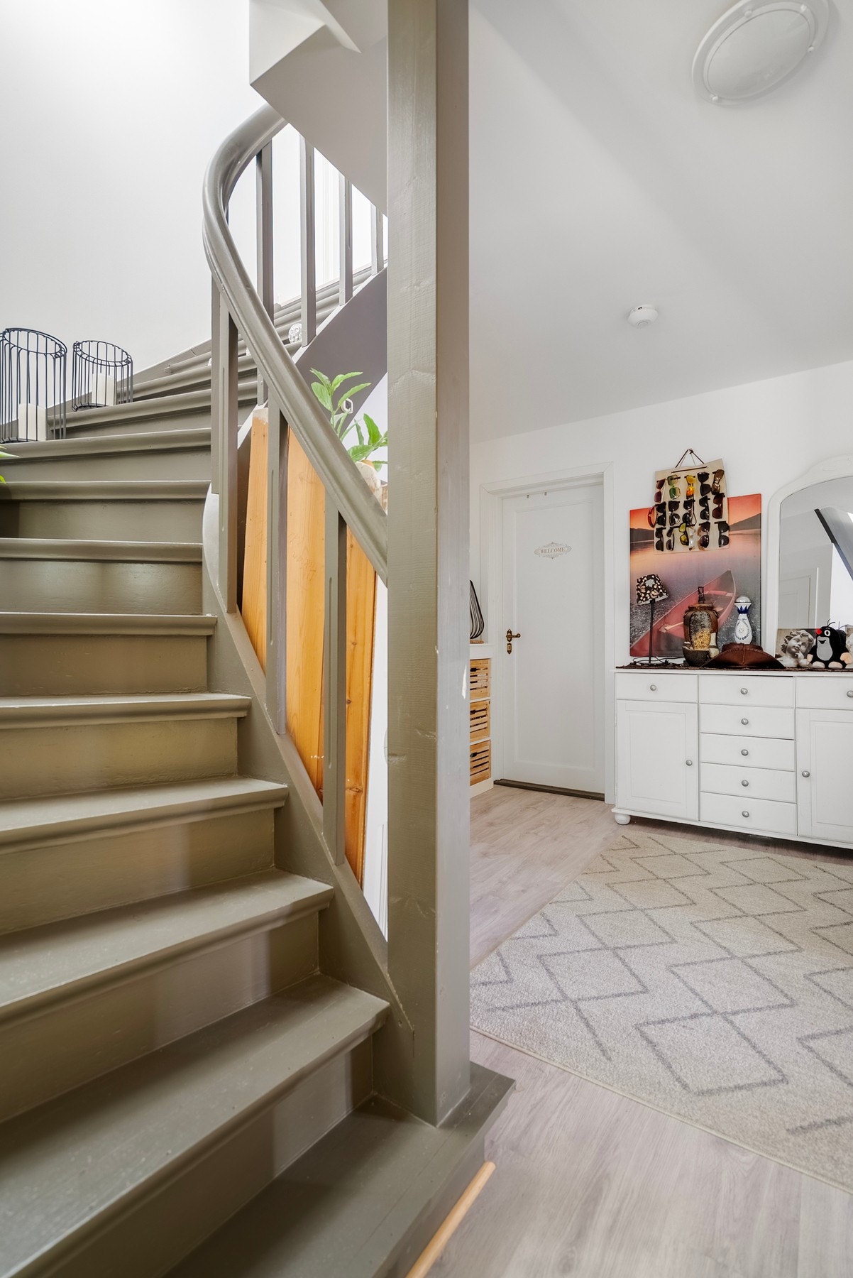 Fra trapperommet har du adkomst til 2 av etasjens soverom Galleribilde